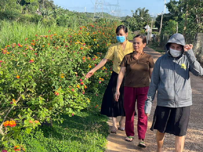 Hiệu quả  từ mô hình “ con đường hoa” phụ nữ thị trấn Ea Drăng